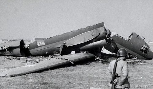 蔣介石的“元寶機”墜毀湘西，十萬銀元遭村民哄搶始末